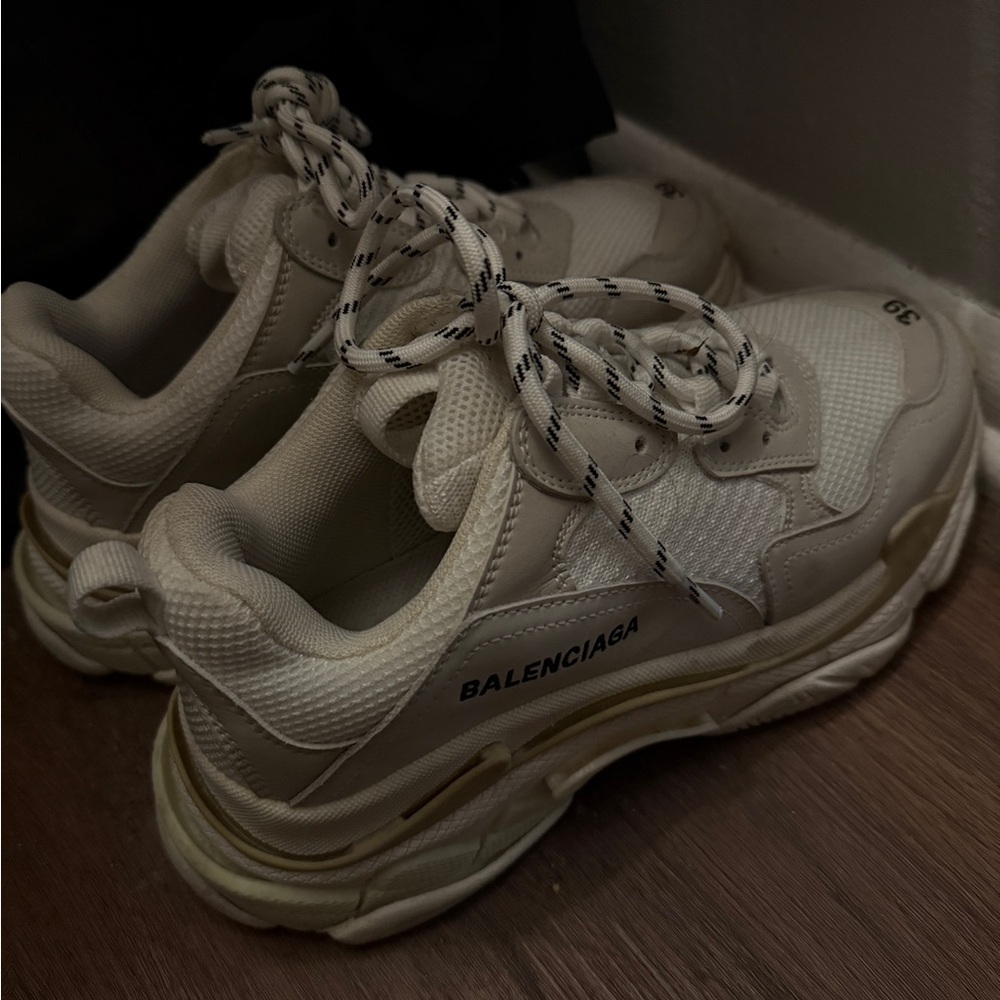 Balenciaga Triple S Unisex Sneakers - Picture 5 of 5